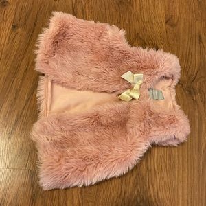 NWOT - Tahari Dusty Pink Faux Fur Vest for Toddler - 2T with Gold Bow closure